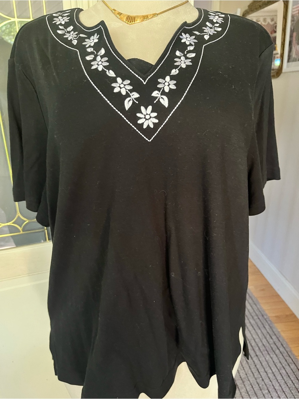 Cathy Daniels Black Embroidered Floral Tunic Top Women’s 2X Plus Size